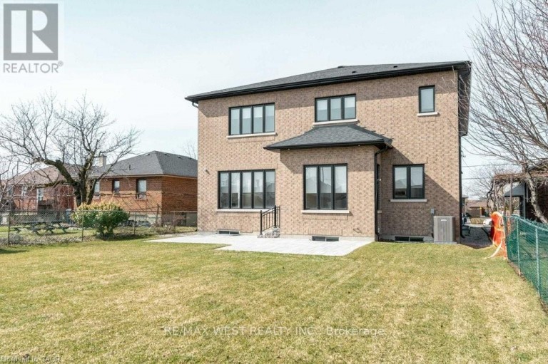 119 JAY STREET, Toronto (Maple Leaf), Ontario, M6L2M3