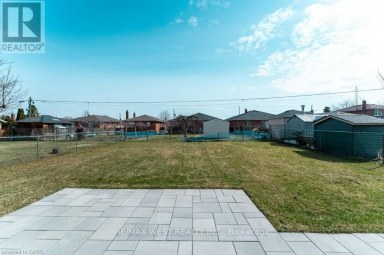 119 JAY STREET Toronto (Maple Leaf) Ontario photo 41