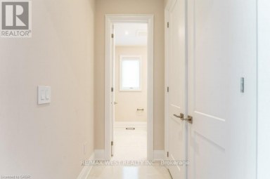 119 JAY STREET Toronto (Maple Leaf) Ontario photo 6
