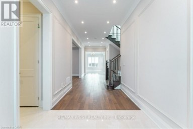 119 JAY STREET Toronto (Maple Leaf) Ontario photo 8