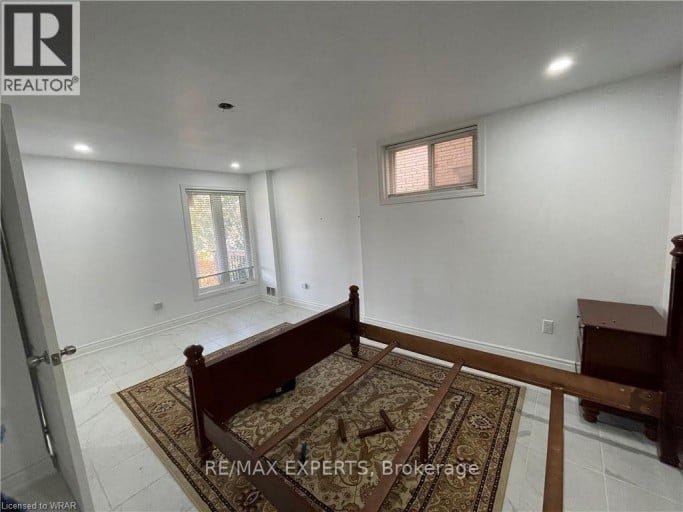 87 NEWCASTLE DRIVE, Kitchener, Ontario, N2R1W4