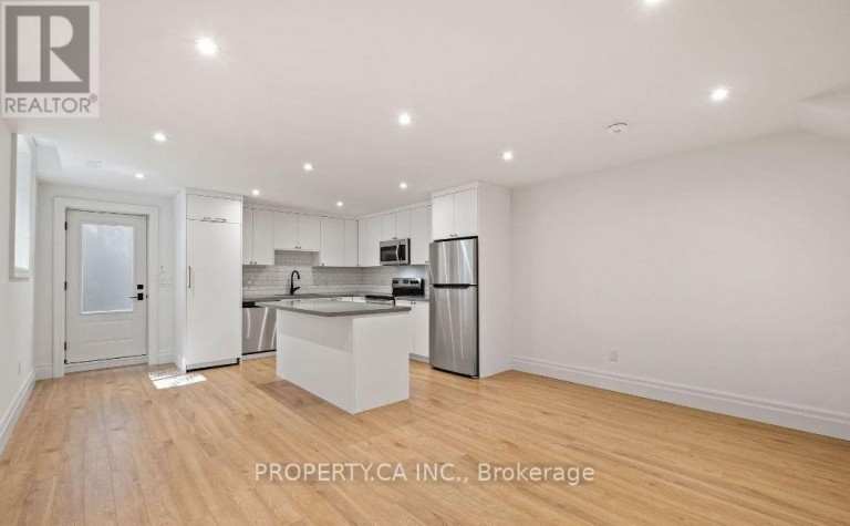 119 INVERMAY AVENUE, Toronto (Clanton Park), Ontario, M3H1Z7
