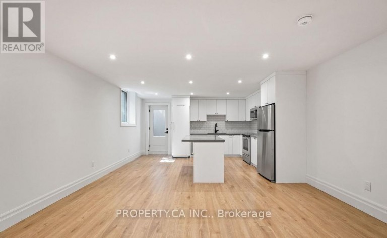 119 INVERMAY AVENUE, Toronto (Clanton Park), Ontario, M3H1Z7