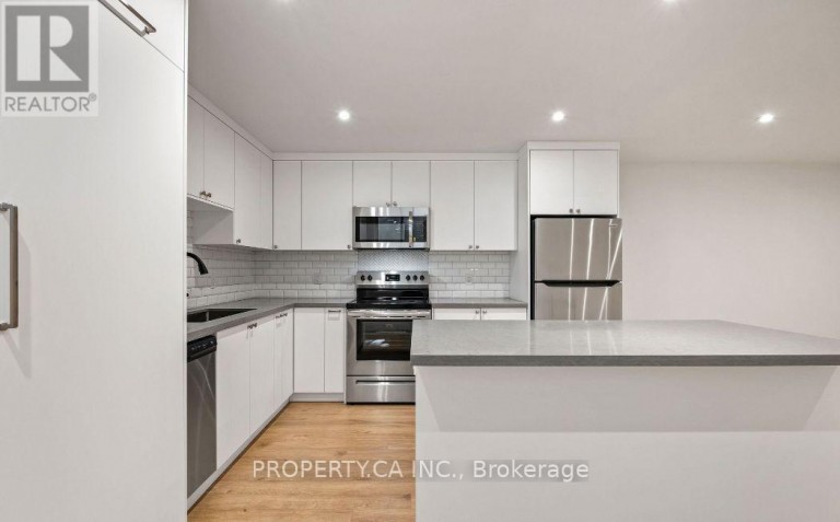 119 INVERMAY AVENUE, Toronto (Clanton Park), Ontario, M3H1Z7