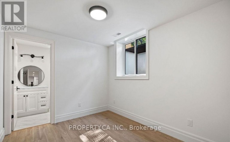 119 INVERMAY AVENUE, Toronto (Clanton Park), Ontario, M3H1Z7