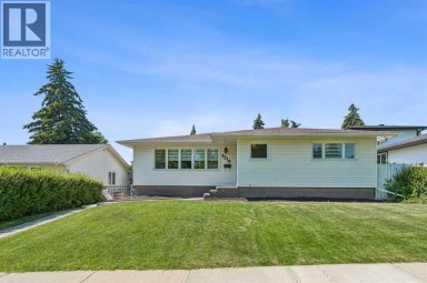 4319 19 Street NW Calgary Alberta photo 1