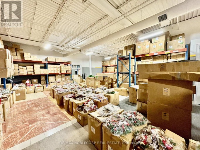 1194 CALEDONIA ROAD E, Toronto (Yorkdale-Glen Park), Ontario, M6A2W5
