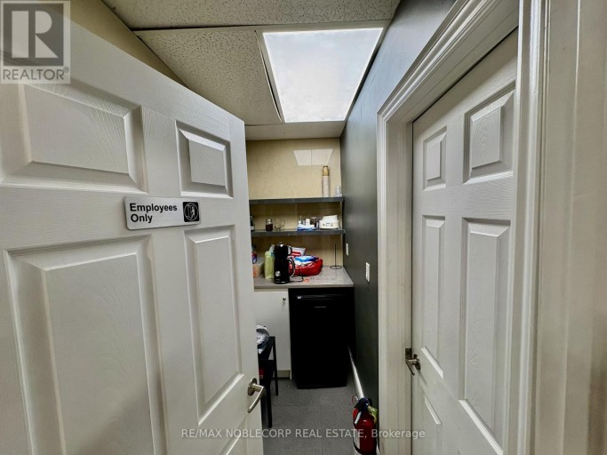 1194 CALEDONIA ROAD E, Toronto (Yorkdale-Glen Park), Ontario, M6A2W5