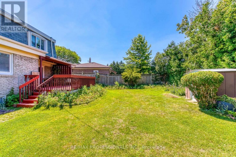 256 WELLESWORTH DRIVE, Toronto (Eringate-Centennial-West Deane), Ontario, M9C4S6