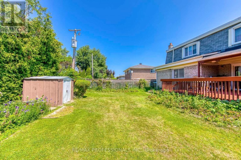 256 WELLESWORTH DRIVE, Toronto (Eringate-Centennial-West Deane), Ontario, M9C4S6