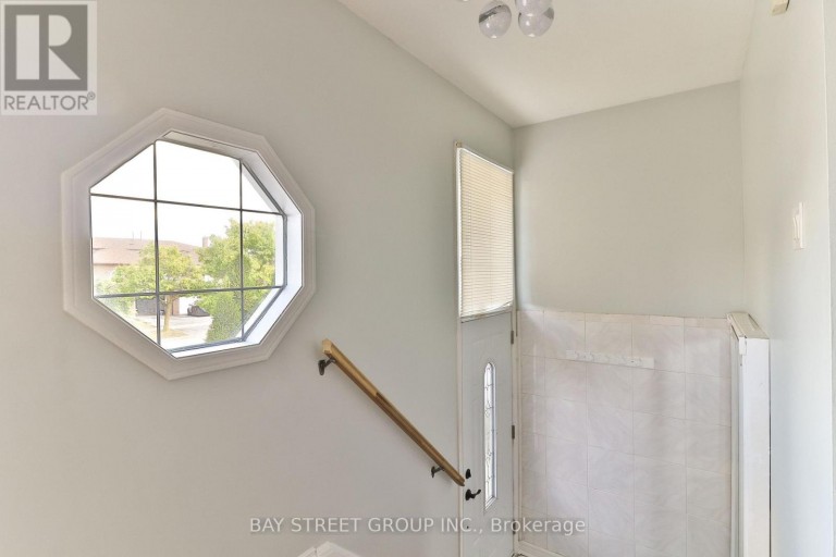 UPPER UNIT - 489 FERGO AVENUE, Mississauga (Cooksville), Ontario, L5B2J2