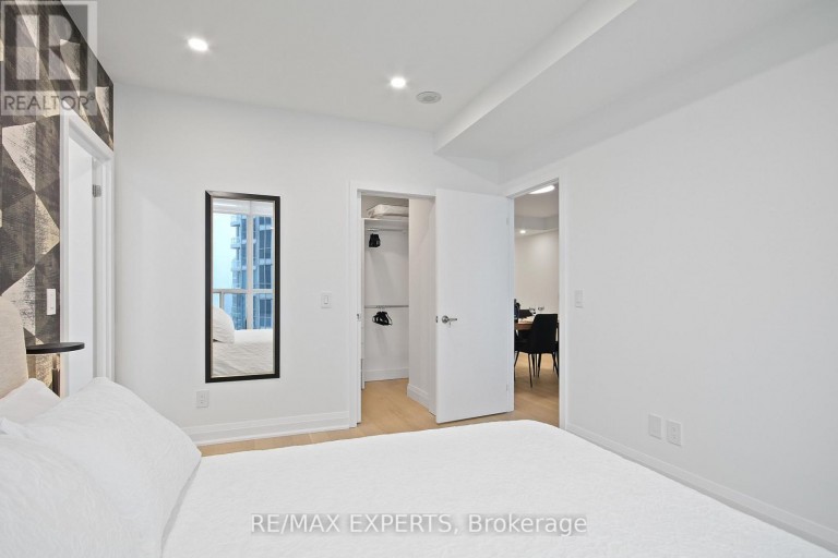2011 - 208 QUEENS QUAY W, Toronto (Waterfront Communities), Ontario, M5J2Y5