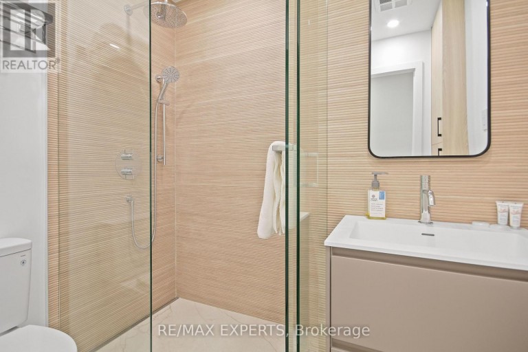 2011 - 208 QUEENS QUAY W, Toronto (Waterfront Communities), Ontario, M5J2Y5