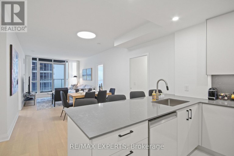 2011 - 208 QUEENS QUAY W, Toronto (Waterfront Communities), Ontario, M5J2Y5