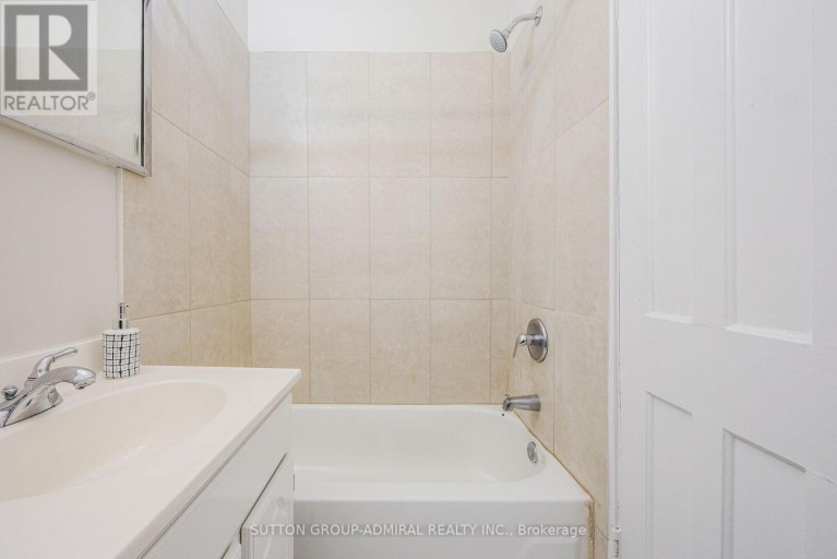 UPPER - 1934 QUEEN STREET E, Toronto (The Beaches), Ontario, M4L1H6