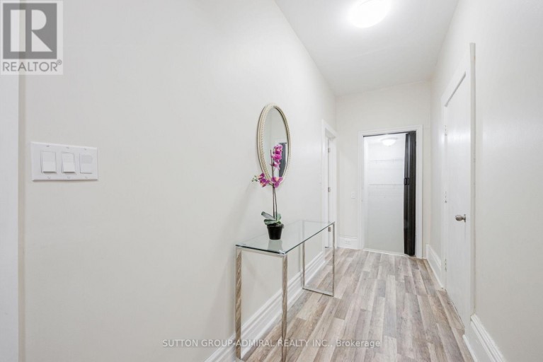 UPPER - 1934 QUEEN STREET E, Toronto (The Beaches), Ontario, M4L1H6