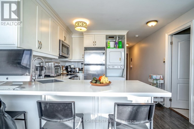 1 - 6 BRANT STREET, Mississauga (Port Credit), Ontario, L5G3N8