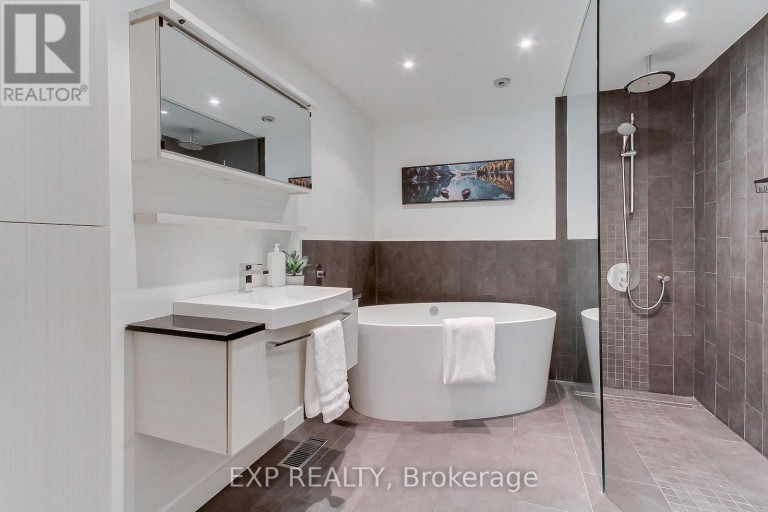 4 - 306 SACKVILLE STREET, Toronto (Cabbagetown-South St. James Town), Ontario, M5A3G2