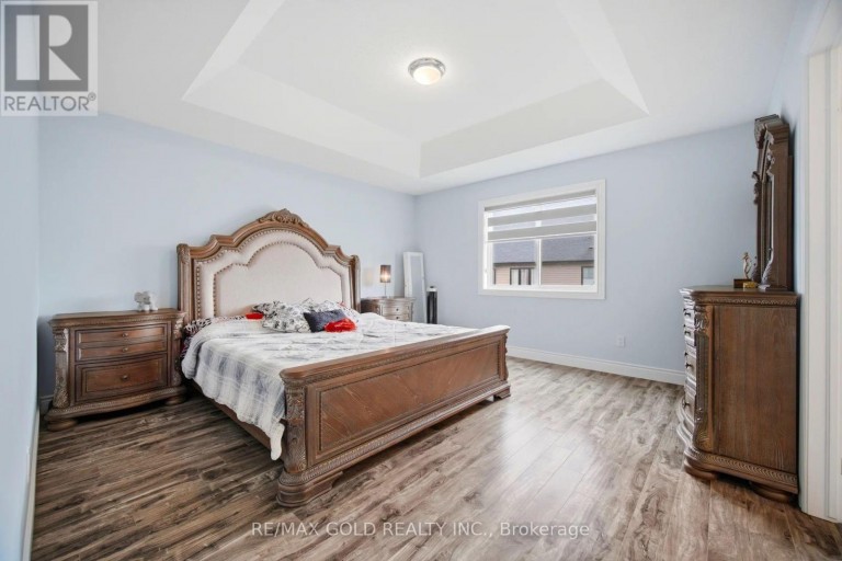 2439 DAISY BEND, London South (South U), Ontario, N6M0G9