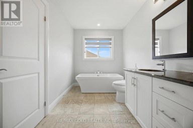 2439 DAISY BEND London South (South U) Ontario photo 18