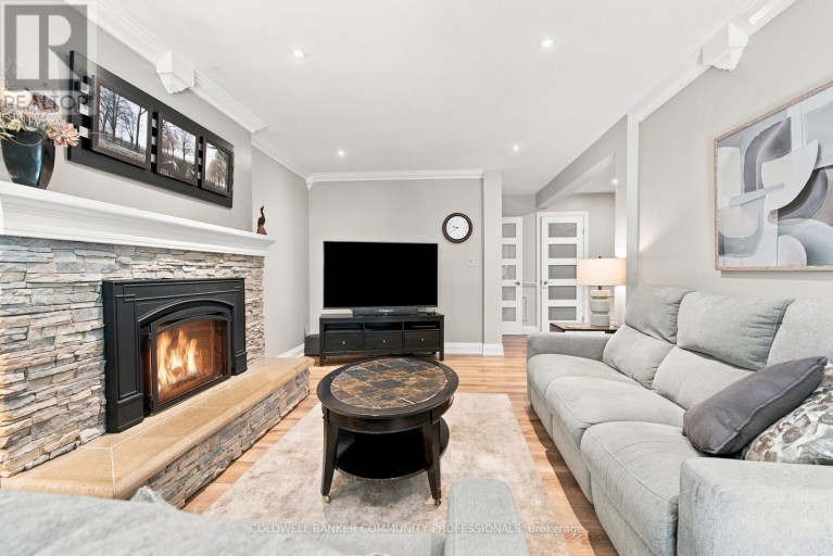7 APEX COURT, Hamilton (Stoney Creek Mountain), Ontario, L8J1J2