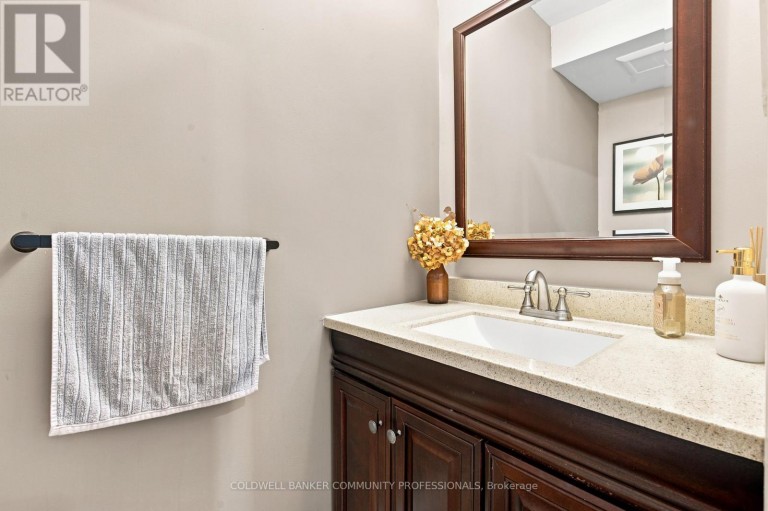 7 APEX COURT, Hamilton (Stoney Creek Mountain), Ontario, L8J1J2