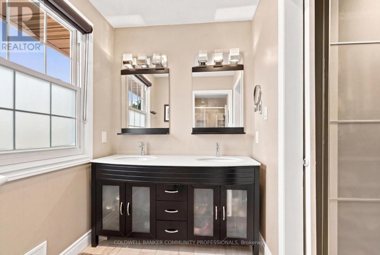 7 APEX COURT, Hamilton (Stoney Creek Mountain), Ontario, L8J1J2