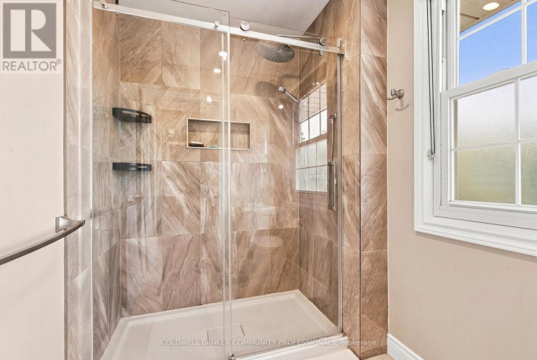 7 APEX COURT, Hamilton (Stoney Creek Mountain), Ontario, L8J1J2