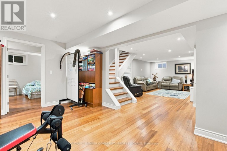 7 APEX COURT, Hamilton (Stoney Creek Mountain), Ontario, L8J1J2
