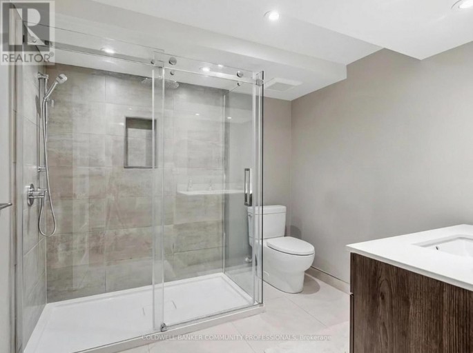 7 APEX COURT, Hamilton (Stoney Creek Mountain), Ontario, L8J1J2
