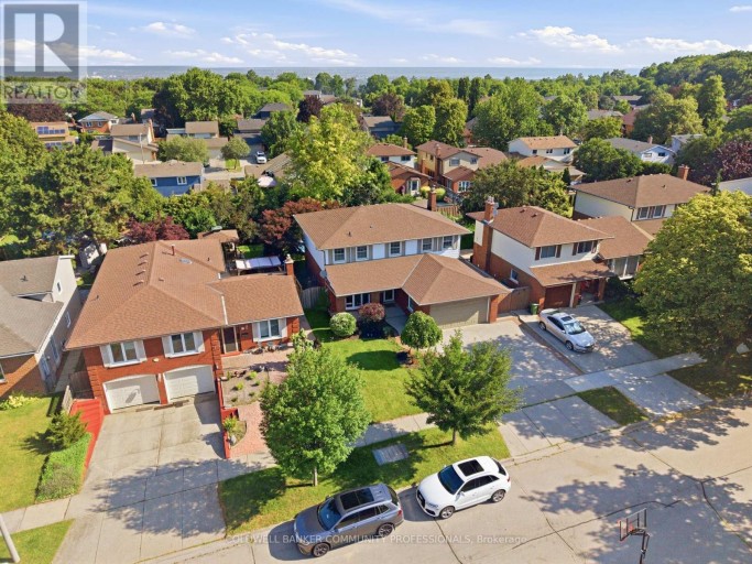 7 APEX COURT, Hamilton (Stoney Creek Mountain), Ontario, L8J1J2