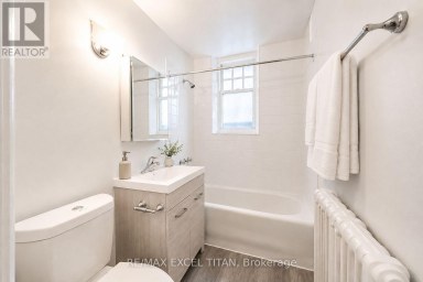 65 - 12 KINGSTON ROAD Toronto (Woodbine Corridor) Ontario photo 10
