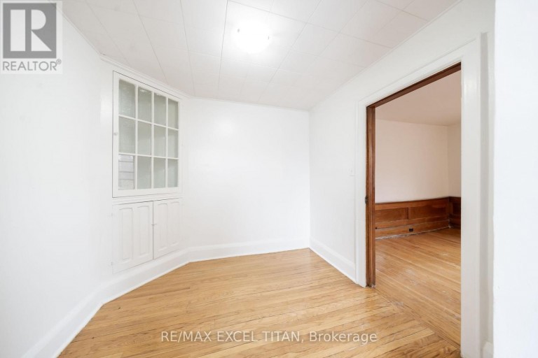 81 - 10 KINGSTON ROAD, Toronto (Woodbine Corridor), Ontario, M4L2S4