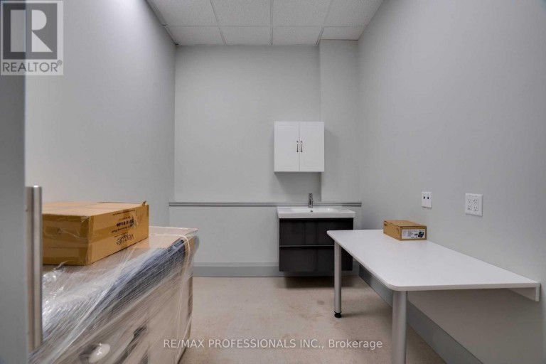 107 - 523 THE QUEENSWAY WAY, Toronto (Stonegate-Queensway), Ontario, M8Y1J7