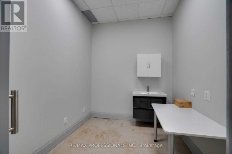 107 - 523 THE QUEENSWAY WAY, Toronto (Stonegate-Queensway), Ontario, M8Y1J7