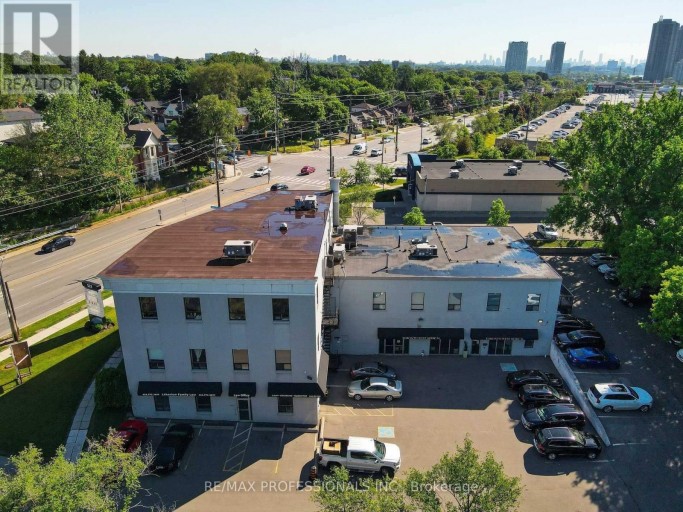 107 - 523 THE QUEENSWAY WAY, Toronto (Stonegate-Queensway), Ontario, M8Y1J7