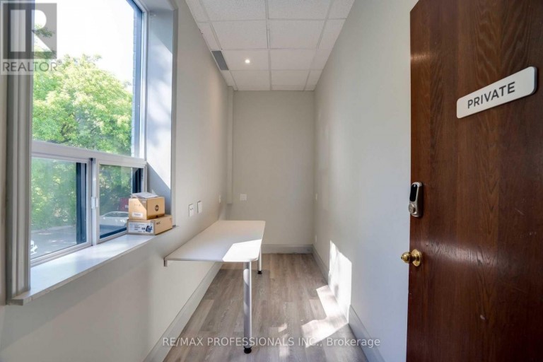 107 - 523 THE QUEENSWAY WAY, Toronto (Stonegate-Queensway), Ontario, M8Y1J7