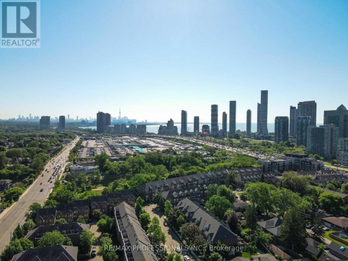 107 - 523 THE QUEENSWAY WAY, Toronto (Stonegate-Queensway), Ontario, M8Y1J7