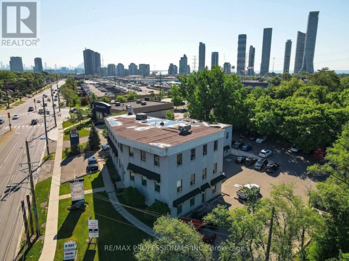 107 - 523 THE QUEENSWAY WAY, Toronto (Stonegate-Queensway), Ontario, M8Y1J7