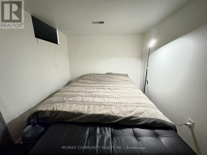 BSMT - 693 HAWLEY STREET, Peterborough (Otonabee Ward 1), Ontario, K9J4C7