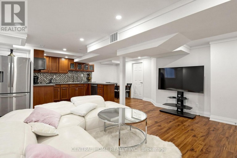 BASEMENT UNIT 1 - 307 ALEX DONER DRIVE N, Newmarket (Glenway Estates), Ontario, L3X1G5