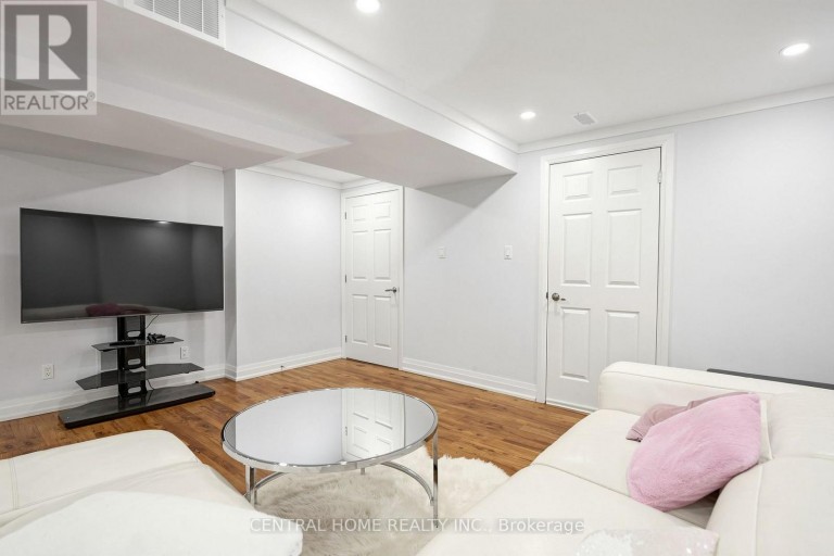 BASEMENT UNIT 1 - 307 ALEX DONER DRIVE N, Newmarket (Glenway Estates), Ontario, L3X1G5