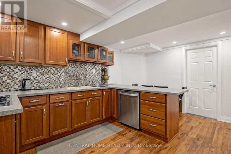 BASEMENT UNIT 1 - 307 ALEX DONER DRIVE N, Newmarket (Glenway Estates), Ontario, L3X1G5