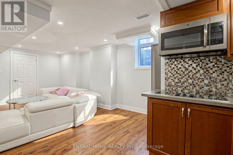 BASEMENT UNIT 1 - 307 ALEX DONER DRIVE N, Newmarket (Glenway Estates), Ontario, L3X1G5