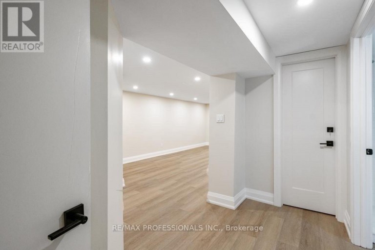LOWER - 1327 ROYAL DRIVE, Burlington (Mountainside), Ontario, L7P2G7
