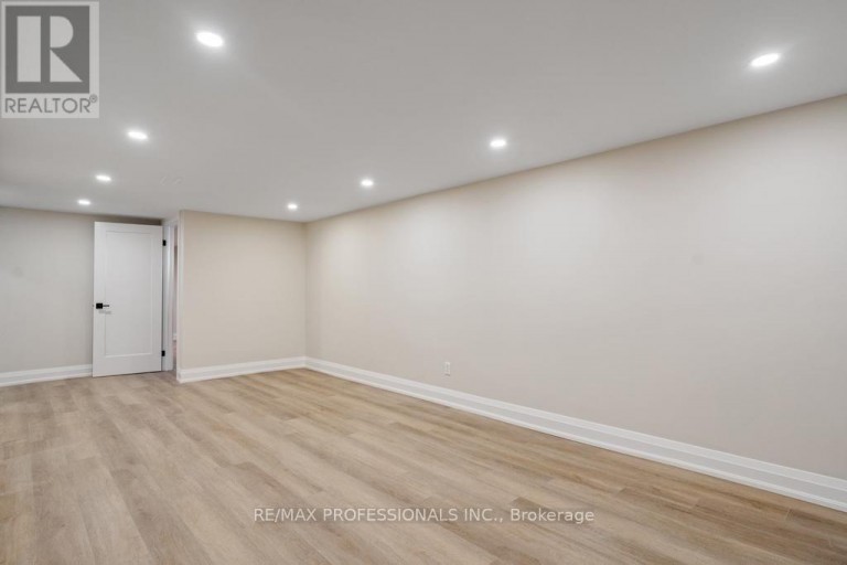 LOWER - 1327 ROYAL DRIVE, Burlington (Mountainside), Ontario, L7P2G7
