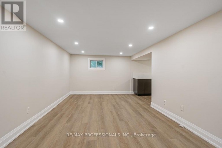 LOWER - 1327 ROYAL DRIVE, Burlington (Mountainside), Ontario, L7P2G7