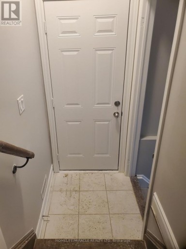 18 BACHELOR STREET, Brampton (Northwest Brampton), Ontario, L7A4T6