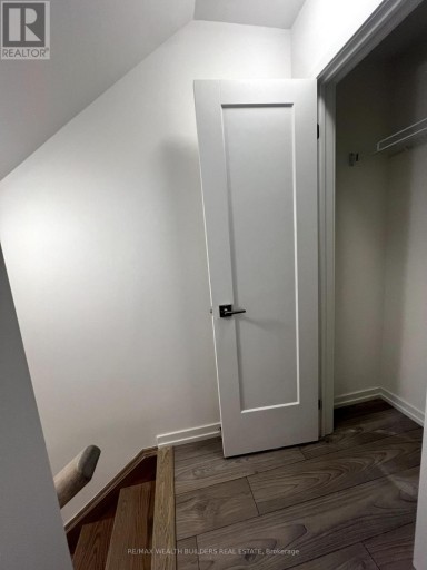 6 - 16 LYTHAM GREEN CIRCLE, Newmarket (Glenway Estates), Ontario, L3Y0H3