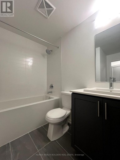 6 - 16 LYTHAM GREEN CIRCLE, Newmarket (Glenway Estates), Ontario, L3Y0H3